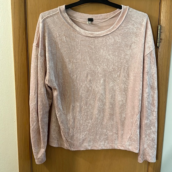 Free People We the Free Crushed Velvet Nora Jane Sweatshirt Pink Size Medium - Picture 3 of 10